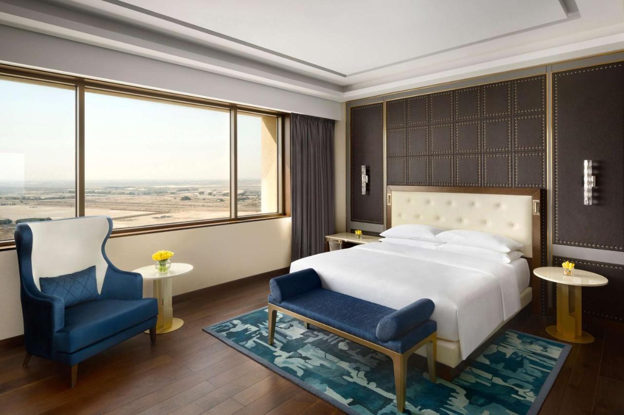 Grand Hyatt Al Khobar Hotel And Residences Eksteriør billede A bedroom at the hotel