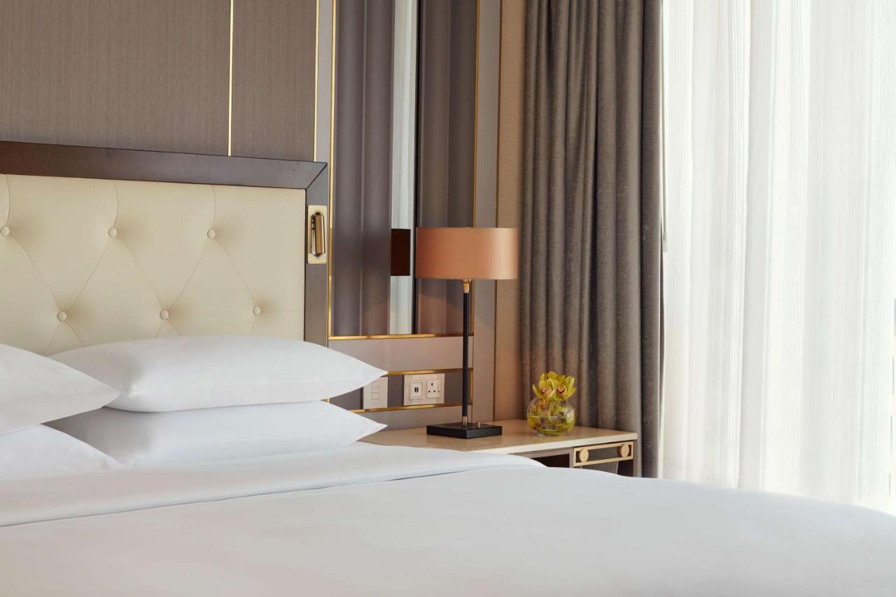 Grand Hyatt Al Khobar Hotel And Residences Eksteriør billede A bedroom at the hotel